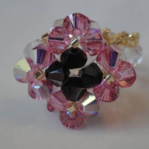 Bague losange rose et noire en perles de cristal swarovski