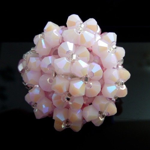 Bague copine rose clair en perles de cristal swarovski