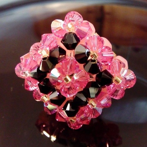 Bague losange rose et noire en perles de cristal swarovski