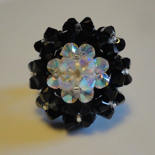 Bague copine noire et blanche en perles de cristal swarovski