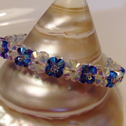 Bracelet bleu et blanc en perles de cristal swarovski