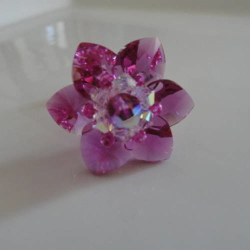 Bague nénuphar rose fuchsia en perles de cristal swarovski 