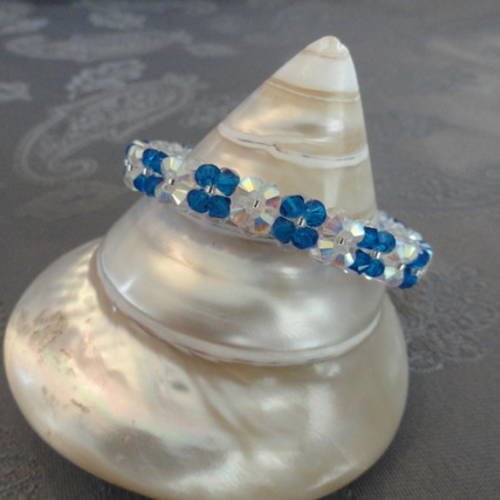 Bracelet bleu et blanc en perles de cristal swarovski 