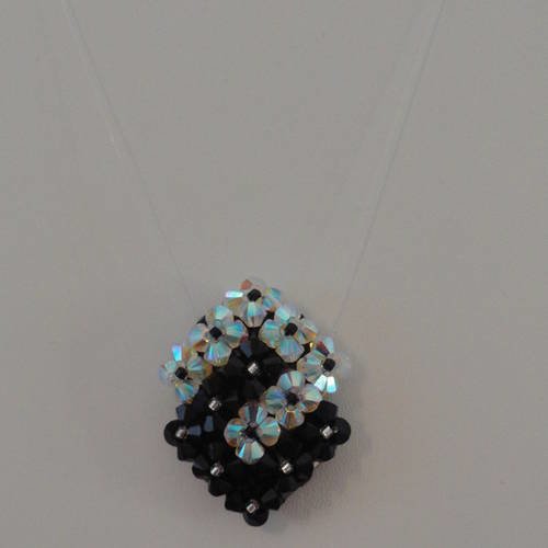 Pendentif deux carrés entrelacés en perles de cristal swarovski 