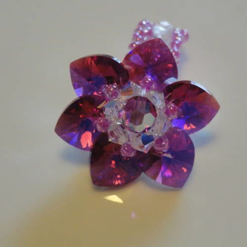 Bague nénuphar rose fuchsia en perles de cristal swarovski 