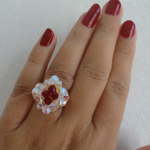 Bague losange blanc nacré et rouge siam en perles de cristal swarovski (petit modèle ) 