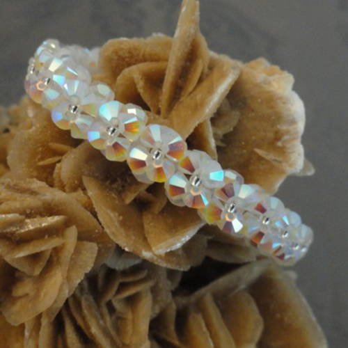 Bracelet blanc nacré en perles de cristal swarovski 