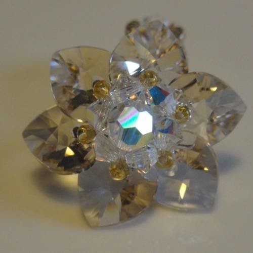 Bague nénuphar light silk de couleur sable en perles de cristal swarovski 
