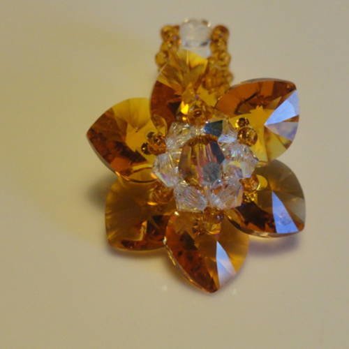 Bague nénuphar de couleur topaze en perles de cristal swarovski 