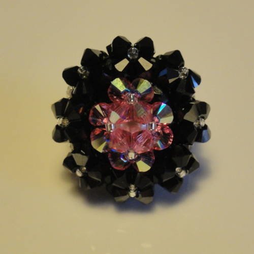 Bague copine ovale rose et noire en perles de cristal swarovski 