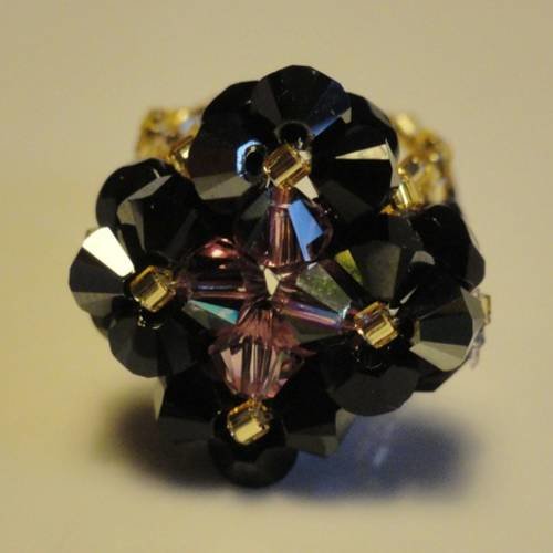Bague losange noire et rose clair en perles de cristal swarovski (petit modèle ) 