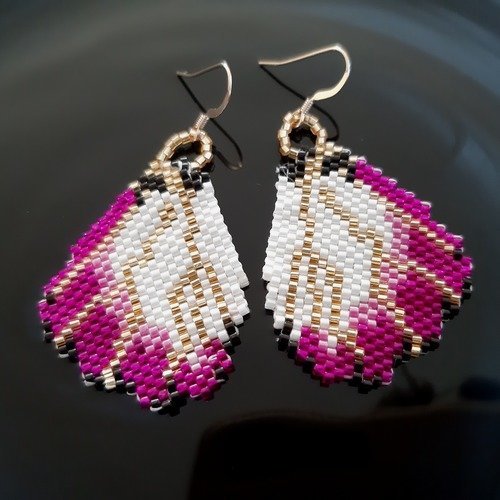 Boucles d'oreille ailes de papillon en tissage brick stitch