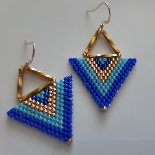 Boucles d'oreille bleues et or en tissage brickstitch