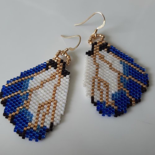 Boucles d'oreille ailes de papillon bleues cobalt en tissage brick stitch