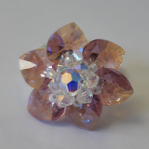 Bague nénuphar en perles de cristal rose améthyste