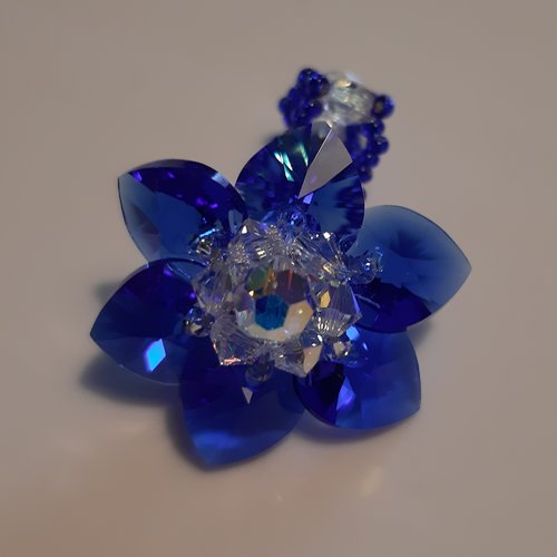 Bague fleur en perles de cristal bleu majectic