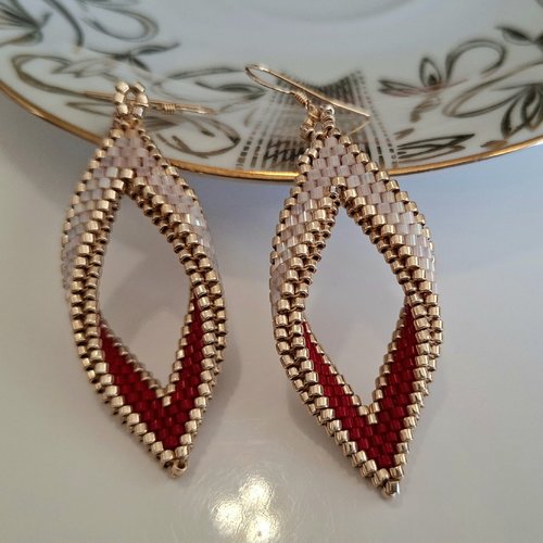 Boucles d'oreilles feuilles en perles miyuki nacrées et rouge
