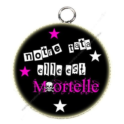 Pendentif cabochon notre tata elle est mortelle resine epoxy 25 mm n°18 