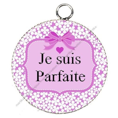 Pendentif cabochon 25mm en époxy résine je suis parfaite n°57 fait main 