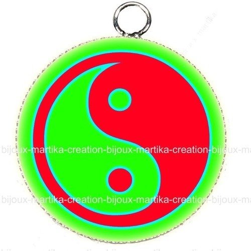 Pendentif cabochon en résine epoxy yin yang meditation creation française n°24 