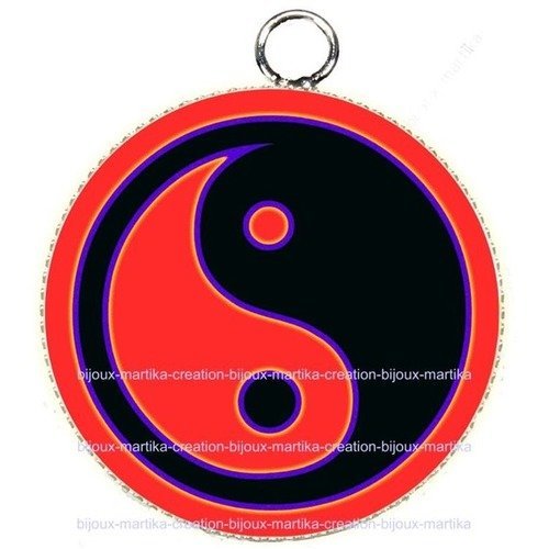 Pendentif cabochon en résine epoxy yin yang meditation creation française n°18 