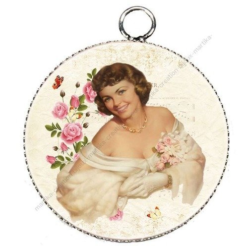 Pendentif charms cabochon metal argenté et  résine epoxy femme d&#039;antan n°3