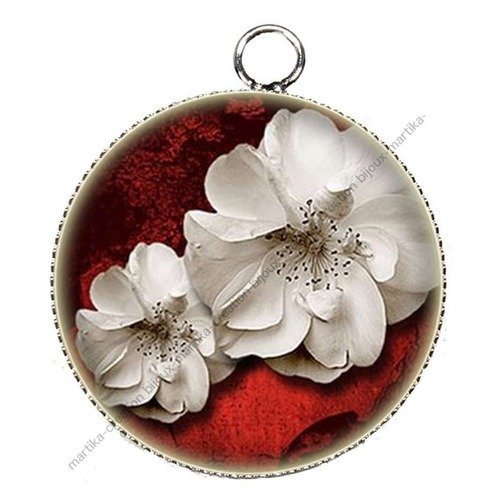 Pendentif charms breloque cabochon metal et  résine epoxy fleur  25 mm n°37