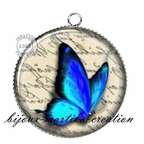 Pendentif  papillon cabochon résine 25 mm