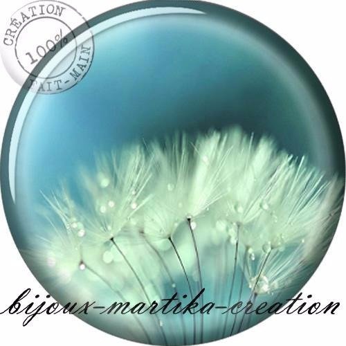 Cabochon fleur fond bleu résine 25 mm 