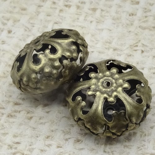 3 perles filigrane rondes aplaties métal bronze 23mm