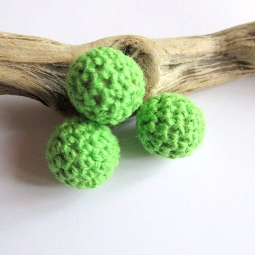 Perle en bois crochet coton verte 16 mm