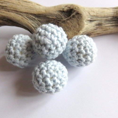 Perle en bois crochet coton bleue ciel 16 mm
