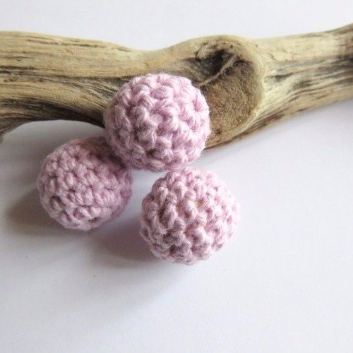 Perle en bois crochet coton mauve 16 mm