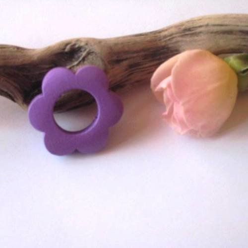 Perle en bois fleur violette 