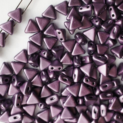 10gr kheops® par puca® 6mm perles en verre triangle coloris metallic mat dark plum 23980/79083 - violet - mauve