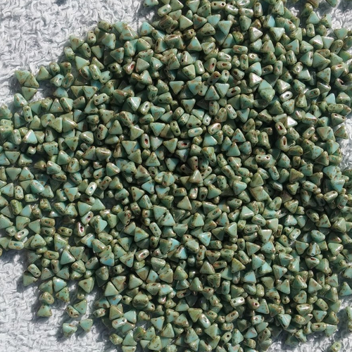 10gr kheops® par puca® 6mm perles en verre triangle coloris opaque green turquoise picasso 63130/43400 - vert