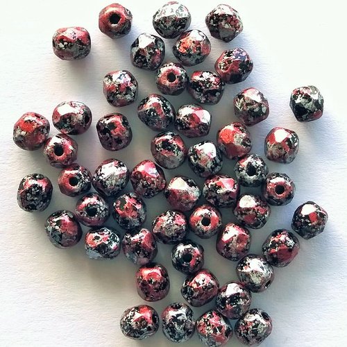 Lot 50 perles de facettes verre de boheme 4mm coloris tweedy red 23980/45705 - rouge / argent