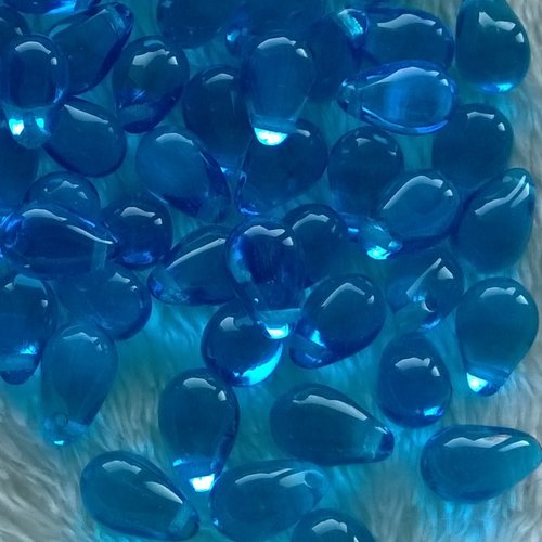 Lot 25 gouttes de boheme 6x9mm en verre coloris capri blue 60080 - bleu