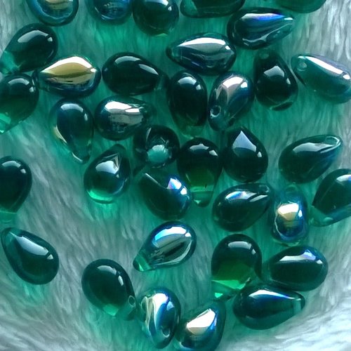 Lot 25 gouttes de boheme 6x9mm en verre coloris emerald ab 50720/28701 - vert avec des reflets