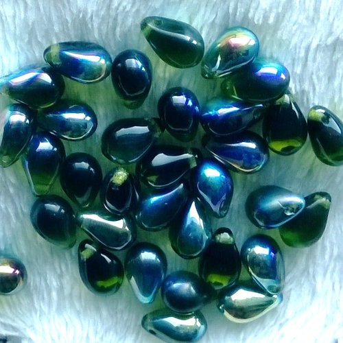 Lot 25 gouttes de boheme 6x9mm en verre coloris olivine ab 50230/28701 - vert - olive avec des reflets