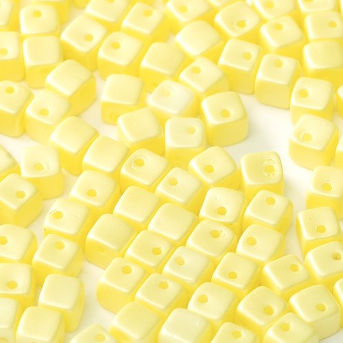 30 perles crisscross cubes 4mm en verre coloris yellow pearl 02010/29301