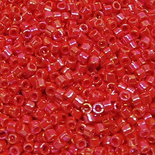 5gr perles rocailles miyuki delica 11/0 - 2mm coloris opaque light siam ab db0159 - rouge avec des reflets