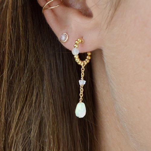 Boucles d'oreilles base créole en pierre de lune, chaîne d'or laminé, opale éthiopienne et diamant d'herkimer