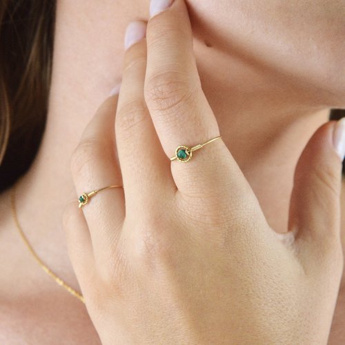 Bague fine anneau d'or laminé et malachite - bague minimaliste