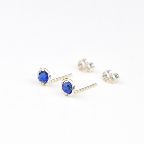 Petites puces en argent 925 et lapis lazuli - clous d'oreilles en argent ou en or - puces discrètes oreilles