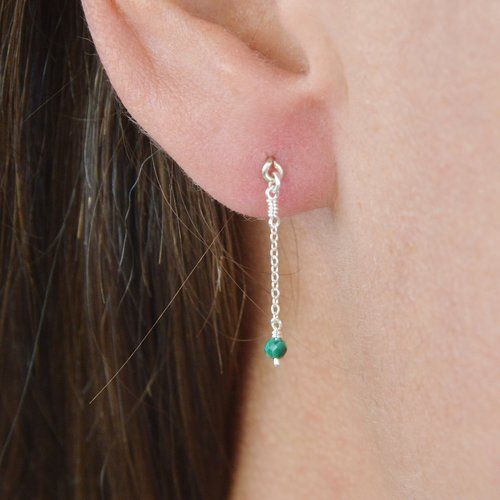 Boucles d'oreilles très fines en chaîne d'argent 925 et malachite - boucles d'oreilles minimalistes en or laminé ou en argent