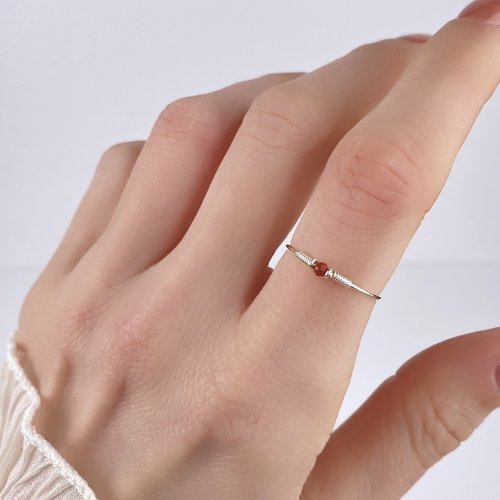 Bague fine en argent 925 et jaspe rouge - bague minimaliste en argent 925 ou en or - bijoux faits main