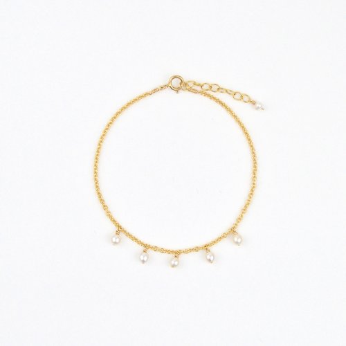Bracelet fin en or laminé - grelots en perle d'eau douce