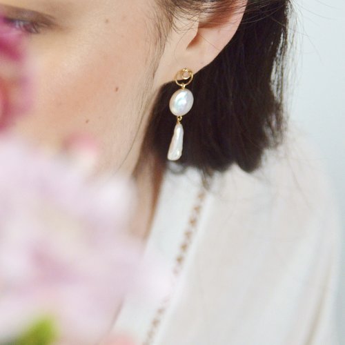 Boucles d'oreilles pendantes en perles d'eau douce, perle keshi & or laminé - bijoux mariage