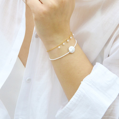 Bracelet minimaliste en perles de rocaille et perle d'eau douce - bijoux mariage